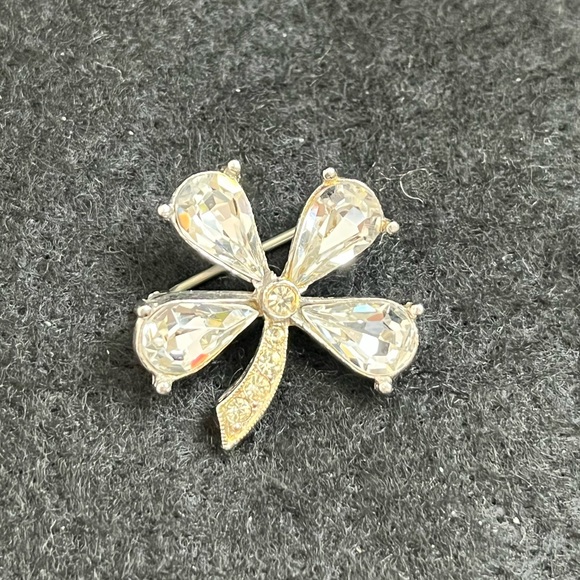 Vintage 4 Leaf Clover Rhinestone Silver Tone Brooch Pin (2) - Picture 1 of 4